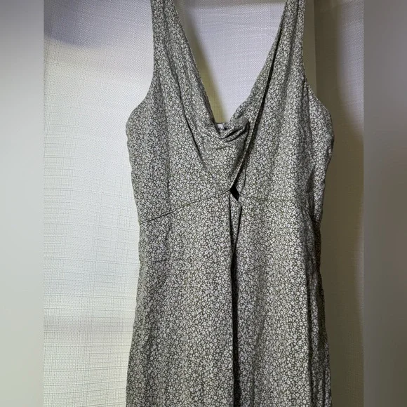 Abercrombie Floral Cutout Jumpsuit Sage Green – Small Tall - Picture 4 of 10